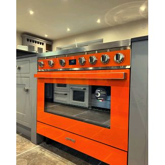 Smeg Portofino 90cm induction in orange 